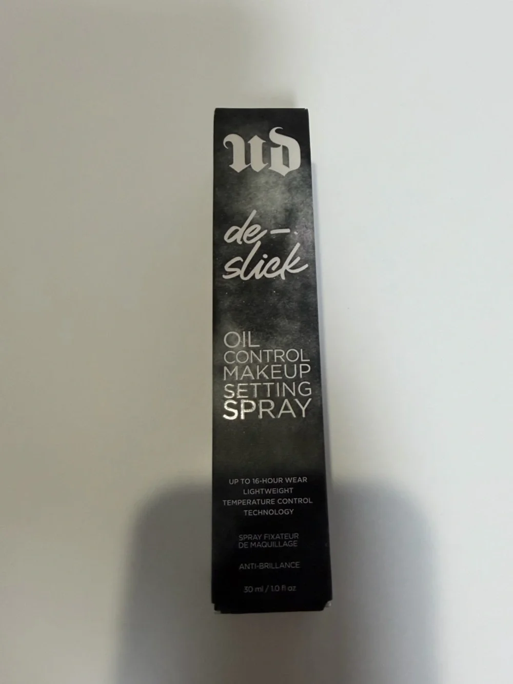 Urban Decay De-Slick Oil Control Makeup Setting Spray in a 30 ml / 1.0 fl oz